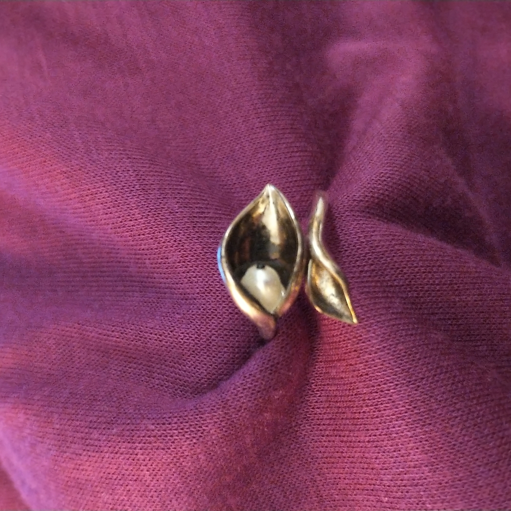 Natalia V Collister calla lily pearl ring sz. 7
